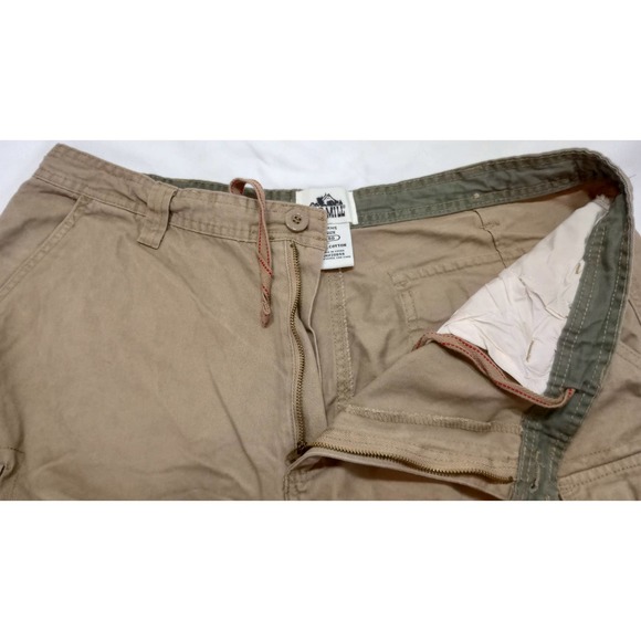 Old Mill cargo shorts 40" waist khaki tan mid length at the knee 100% cotton - Picture 2 of 6